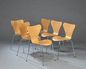 Arne Jacobsen. Sæt på seks syver stole, model 3107 i ahorn 6