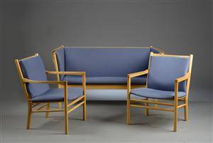 Erik Jørgensen. To-pers. sofa samt to stole med tremmeryg, bøgestel 3