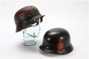 Par ældre tyske stålhjemle 2