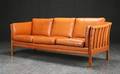 Tre-personer sofa, kirsebærtræ, cognacfarvet læder, Dansk møbelproducent