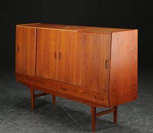 Høj skænk af teak, 1960erne, dansk møbelproducent