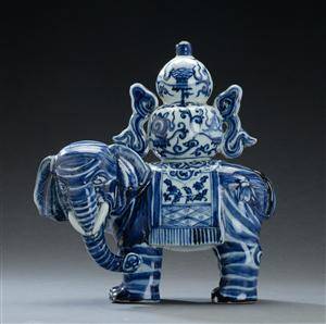 Elefantfigur af porcelæn, Kina, 2000-tallet.