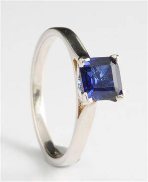 18kt blue sapphire ring approx. 1.00ct