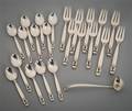 Johan Rohde for Georg Jensen, Konge theskeer, kagegafler samt flødeske, sterlingsølv 23 