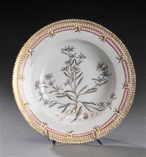 Royal Copenhagen. Flora Danica, dyb tallerken 