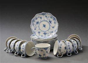 Royal Copenhagen  Kgl. Porcelæn, musselmalet helblonde, mokkakopper. 22
