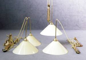 Vier Pendelleuchten, Messing, Glas beige 4