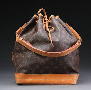 Louis Vuitton. Skuldertaske, model Noé 