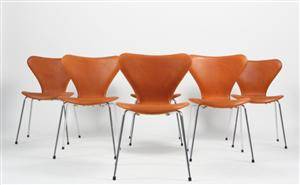 Arne Jacobsen. Sæt på seks stole syveren  model 3107. 6