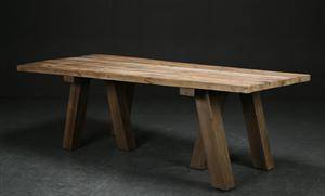 LangbordSpisebord i fransk antik landstil. Af genanvendt gammelt træ