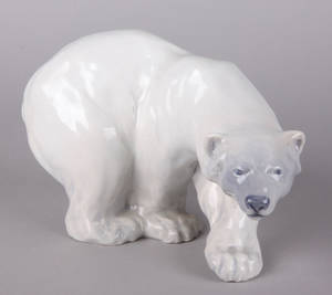 Kgl. Porcelæn. Isbjørn, mærket nr. 1137.