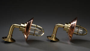 Et par udendørs væglamper af kobber og messing, 2.