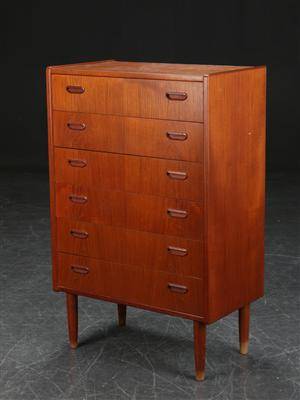 Kommode af teaktræ, dansk møbelproducent