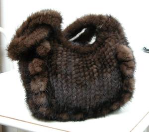 Taske af strikket mink