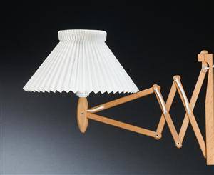 Erik Hansen Le Klint. Stor væghængt sakselampe, egetræ 