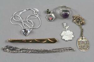 Halsband 3 st, hänge och ring mm i silver
