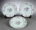 Tre kinesiske tallerkener af bemalet porcelæn, 1700-tallet 3