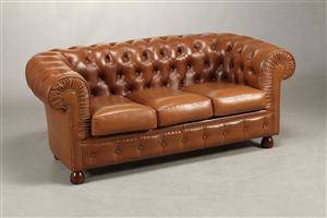 Tre-personers Chesterfield sofa, lysbrunt læder 