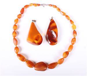 Halskæde samt vedhæng af rav 3