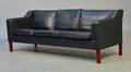 Mogens Hansen. Tre-pers. sofa i sort læder