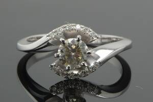Brillantring af 14 kt. rhodineret guld, ca. 0.70 ct