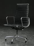 Charles Eames. Kontorstol, Aluminium Group, sort læder.