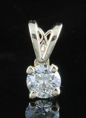 Pendant in 14k  set with brilliant cut diamond 0.30 ct