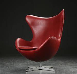 Arne Jacobsen. Ægget med  Indian Red Elegance læder 