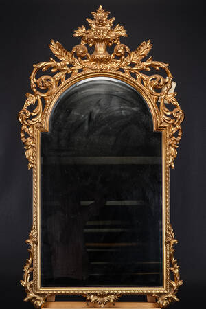 Spejl i ramme af forgyldt træ, 1900-tallet Denne vare er sat til omsalg under nyt varenummer 5077039