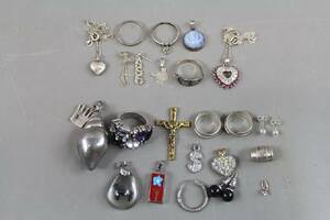 Blandade smycken varav en del i silver