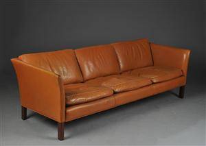 Trepersoners sofa med betræk af lysebrunt læder