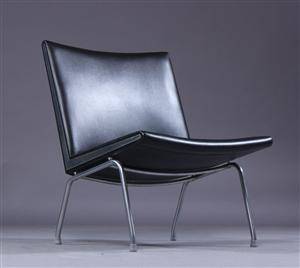 Hans. J. Wegner. Lænestol model AP40 Lufthavnsstol, sort læder   