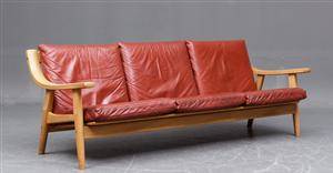 Hans J. Wegner Tre-pers. sofa model Ge-5303 i eg og læder
