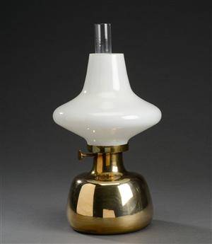 Henning Koppel. Petronella olielampe