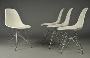 Charles og Ray Eames. Fire hvide DSR stole med eiffelstel. 4