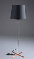 BoConcept Gulvlampe i sort med fod i kobber.