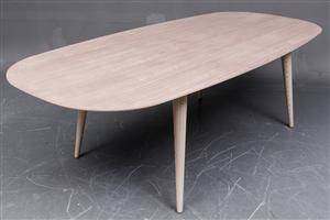 Snedkermester Lau Lauritsen. Spisebord af Valnød