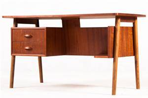 Kleiner Schreibtisch in Teak