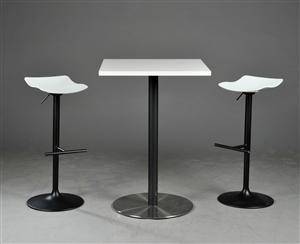 BoConcept. Barsæt. To barstole samt cafebord. 3