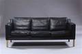 Dansk møbelproducent. Tre-pers. sofa