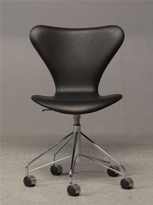 Arne Jacobsen, kontorstol, model 3107, sort Savanne læder