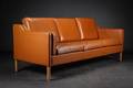 Dansk møbelproducent. Tre-pers. sofa betrukket med brunt læder
