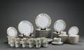Eschenbach. Middags- og kaffeservice af porcelæn med guldkant 120