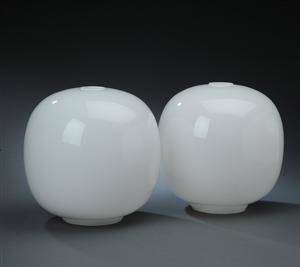 Vilhelm Lauritzen. Par løse skærme til Radiohus pendler, Ø 32 cm. 2