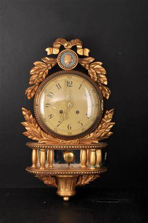 Väggur i gustaviansk stil