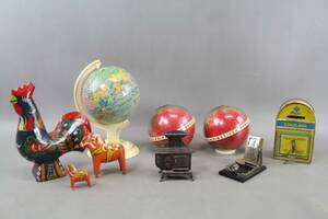 Sparbössor, dalahästar, jordglob mm