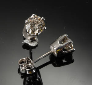 Diamant ørestikker, i alt 1.04 ct.