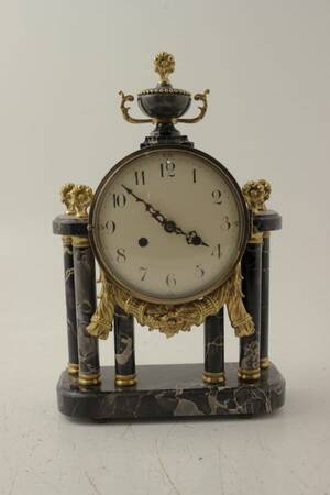 Bordspendyl, Louis XVI-stil