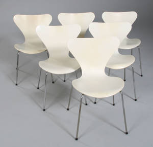 Arne Jacobsen 1902-1971. Seks stole, model 3107 6