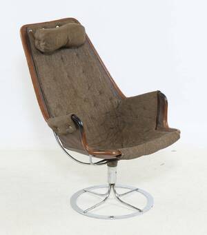 Bruno Mathsson 1907-1988. Jetson lænestol betrukket med brunt stof, stel af forkromet stål Denne vare er sat til omsalg under nyt varenummer 5021751